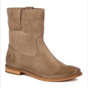 NWT FRYE Anna Short Boot Ash Color Size 7.5 US western 100% leather boho pull on